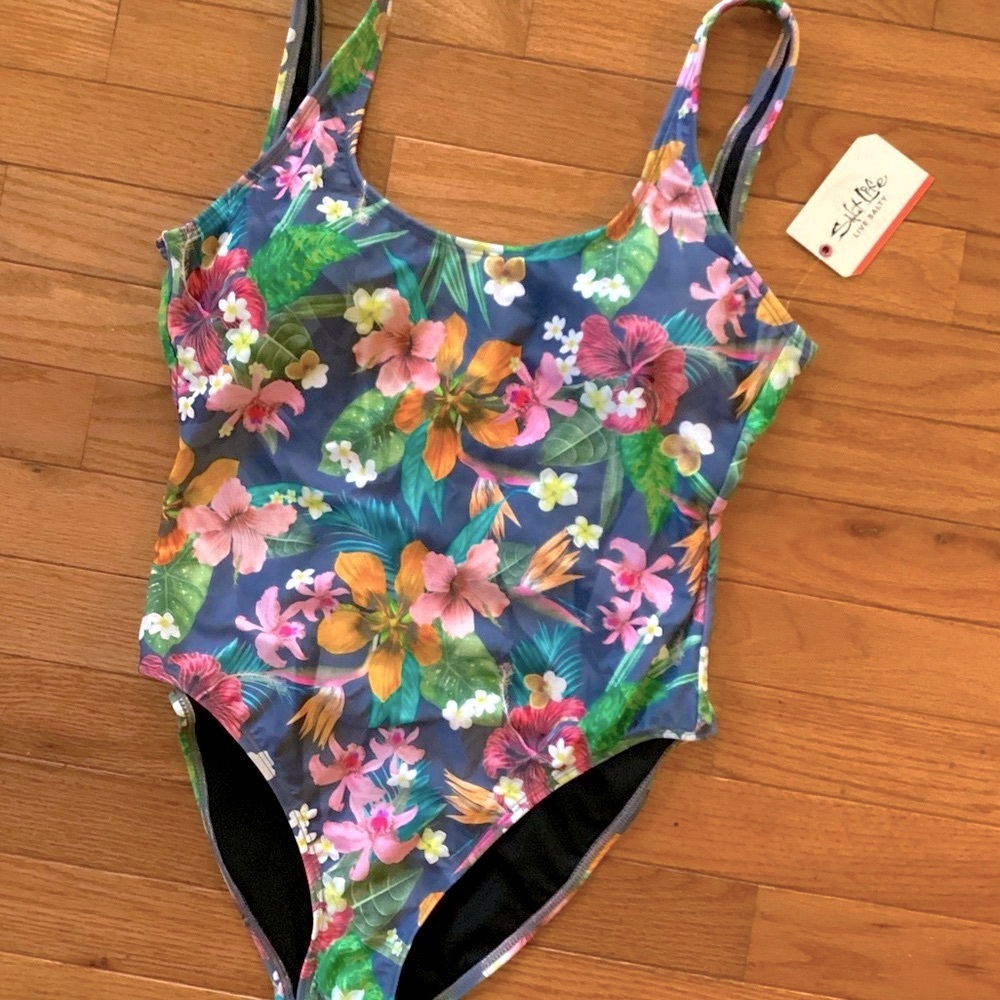 NWT SALT LIFE ONE PIECE SWIM - FULLY LINED - REMOVABLE CUPS - SUPER SOFT FABRIC!